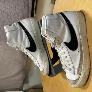 NIKE BLAZER